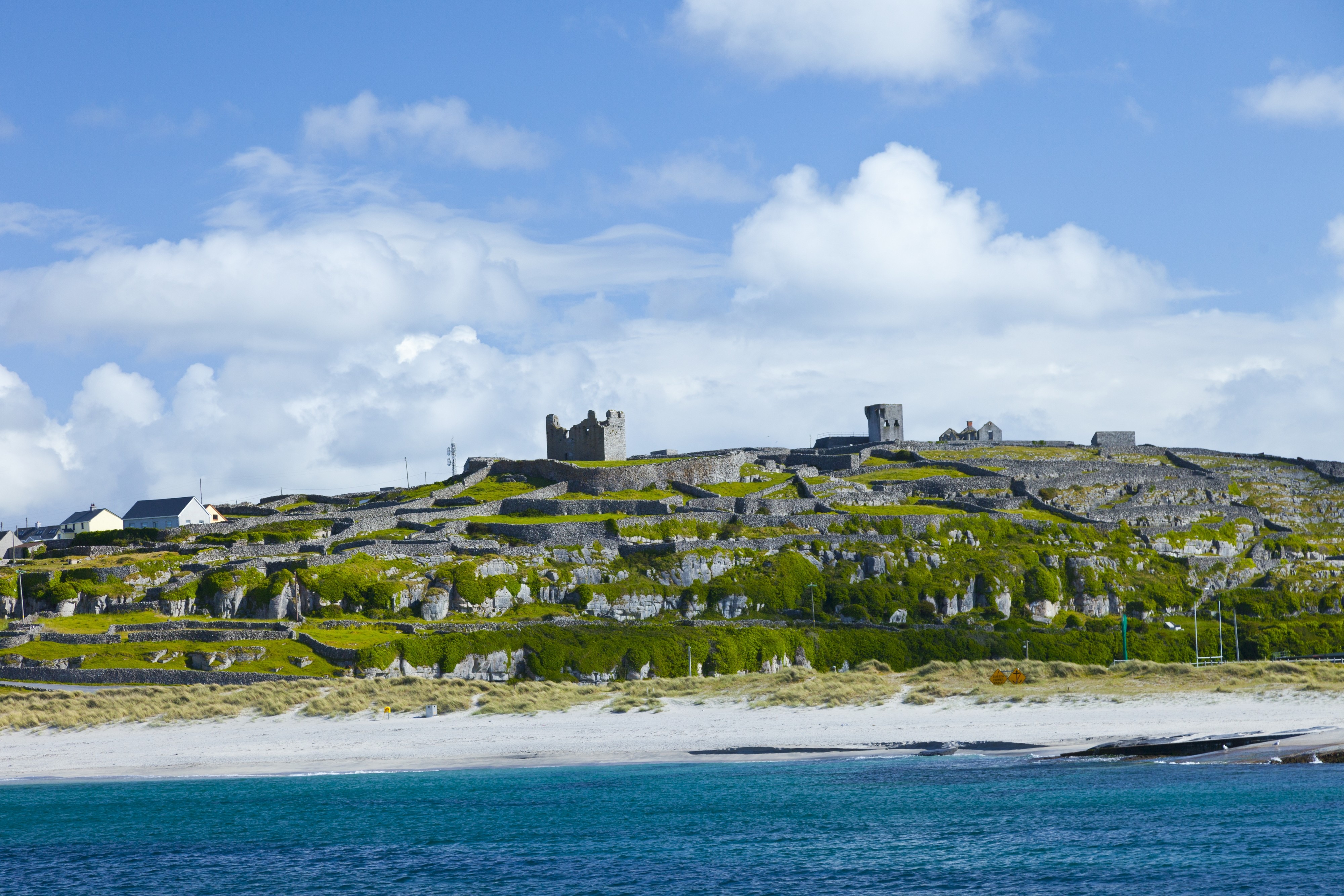 Castillo de O'Brien 0izquierda en Inisheer - © JUAN CARLOS MUNOZ  