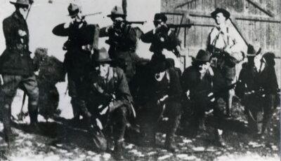 Miembros de los Irish Volunteers antes de la Guerra de Independencia irlandesa - Dominio público