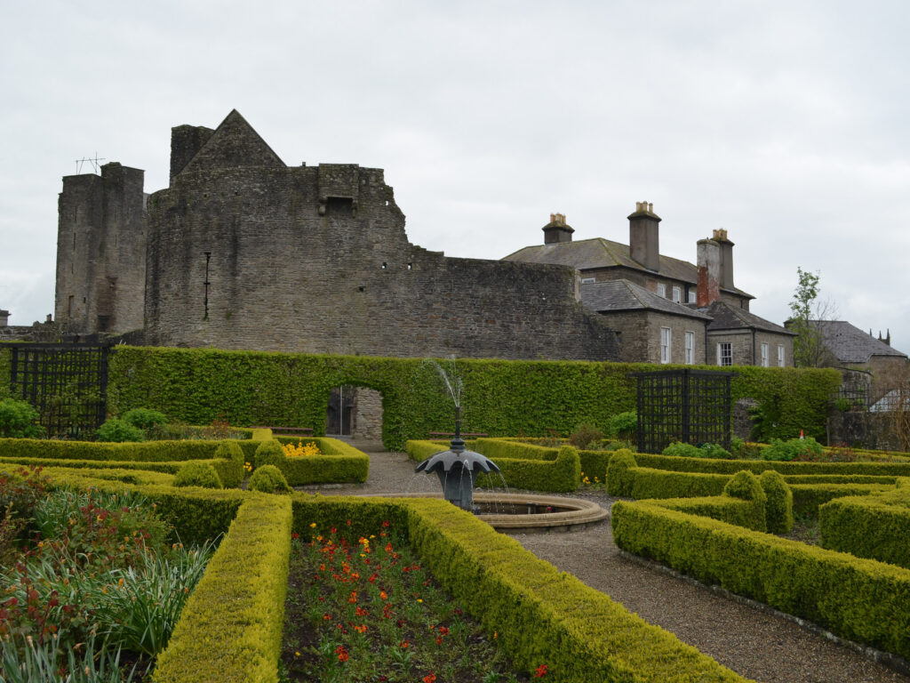 Le Roscrea Castle - Groundhopping Merseburg - cc