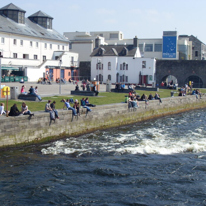El arco español en Galway - Barnacles Budget Accommodation - cc