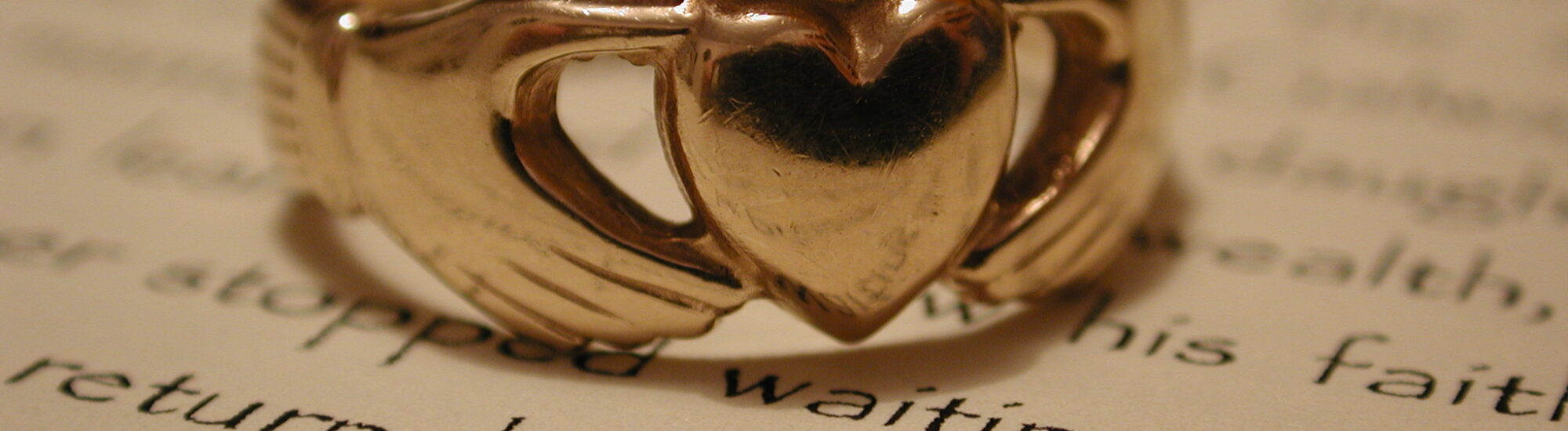 El anillo Claddagh