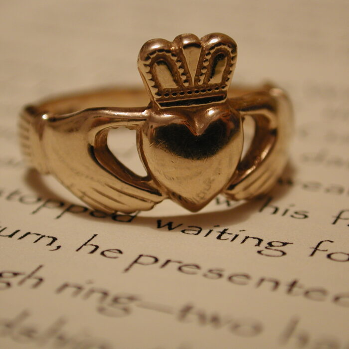Un anillo Claddagh - Claddagh Real - cc