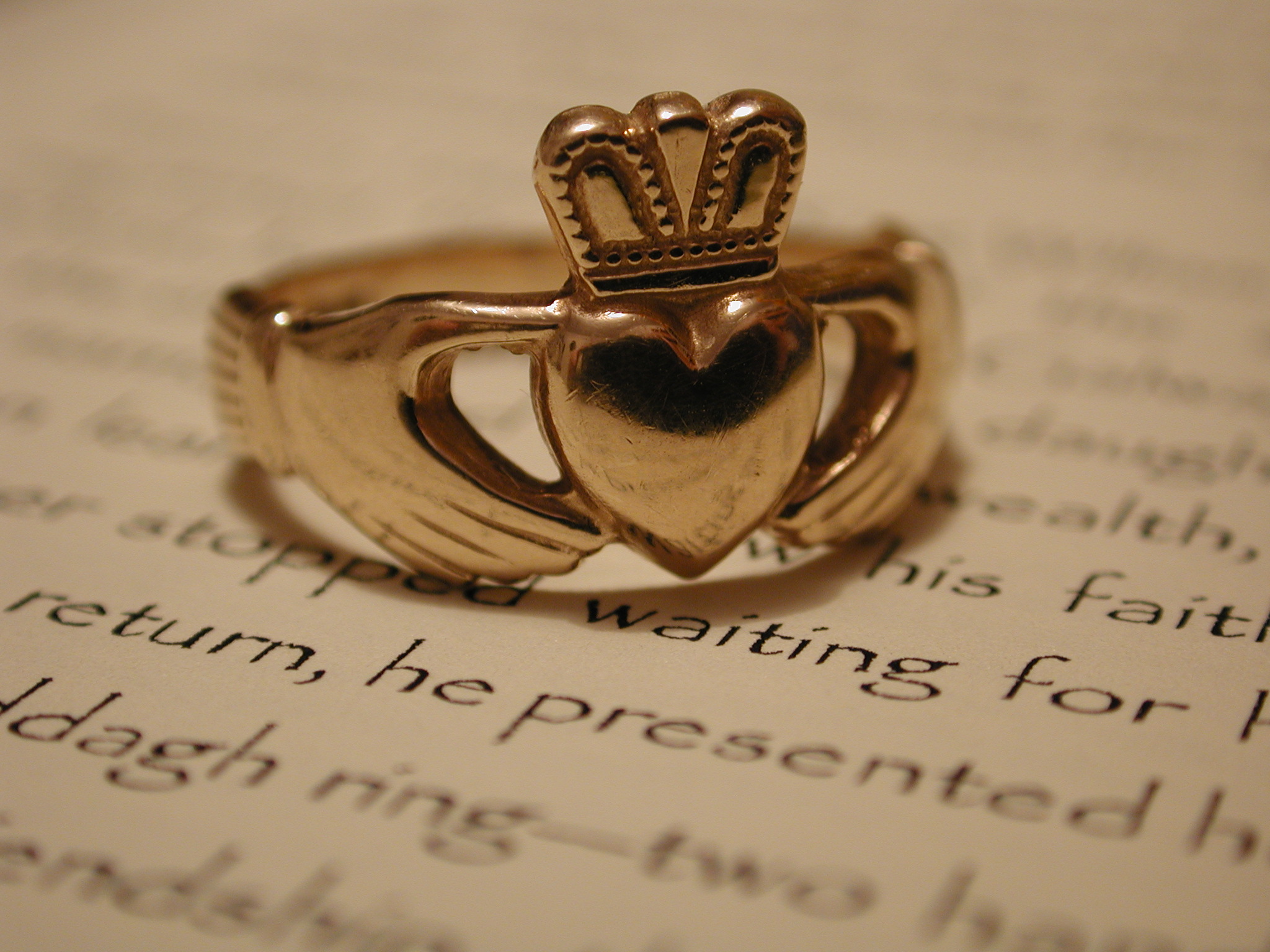 Un anillo Claddagh - <a href=