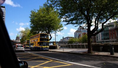 Dublin Bus 1 Autobús de la red Dublin Bus circulando por el centro de Dublín