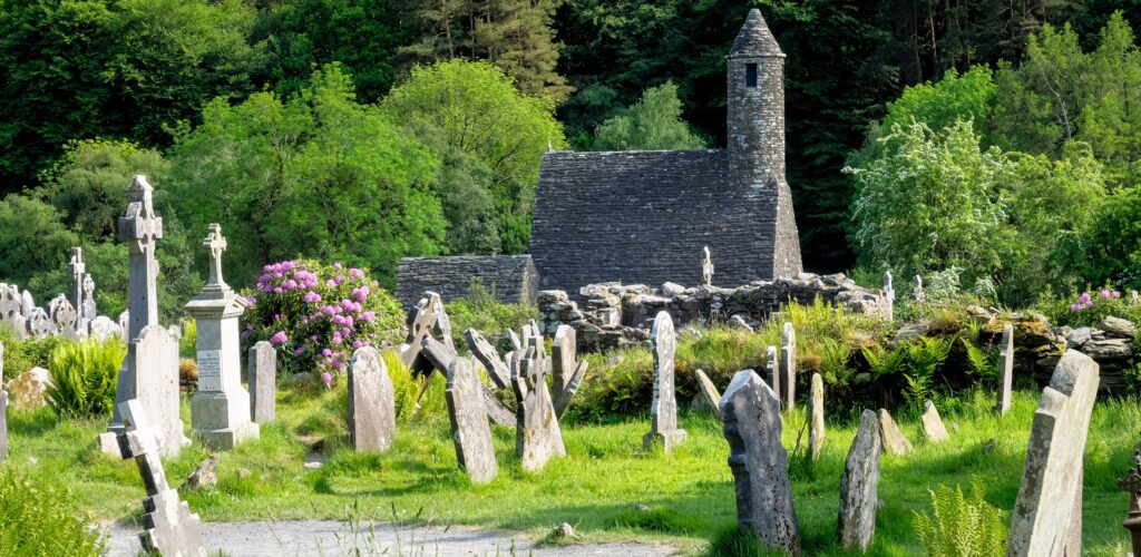 Glendalough: actos de vandalismo han agrietado una piedra de 1000 años