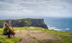 Una arpista en Irlanda - © Dawid