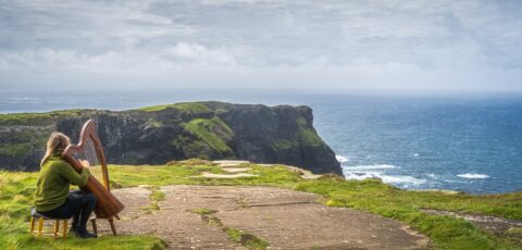 Una arpista en Irlanda - © Dawid
