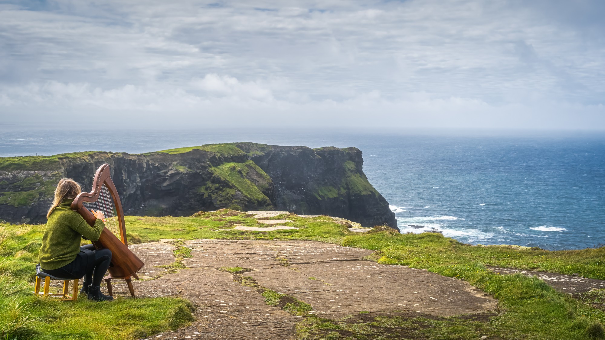 Una arpista en Irlanda - © Dawid