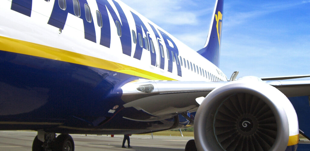 Un avión de la flota de Ryanair - Mikel Ortega - cc