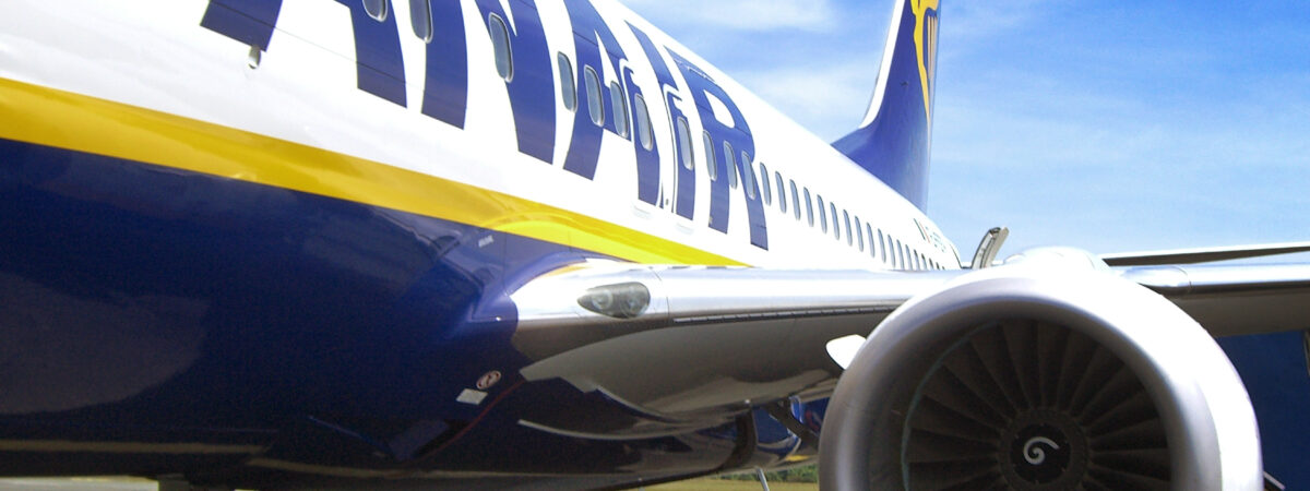 Un avión de la flota de Ryanair - Mikel Ortega - cc