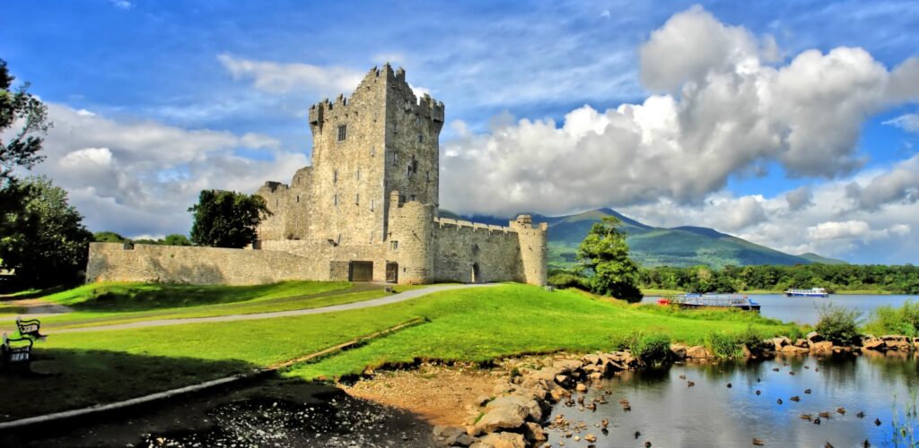 Ross castle - © robnaw