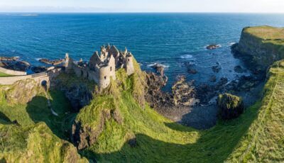 Vista aérea del castillo de Dunluce - © kilhan