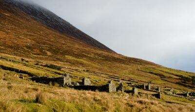 El pueblo de Slievemore - Guanatos Gwyn - cc