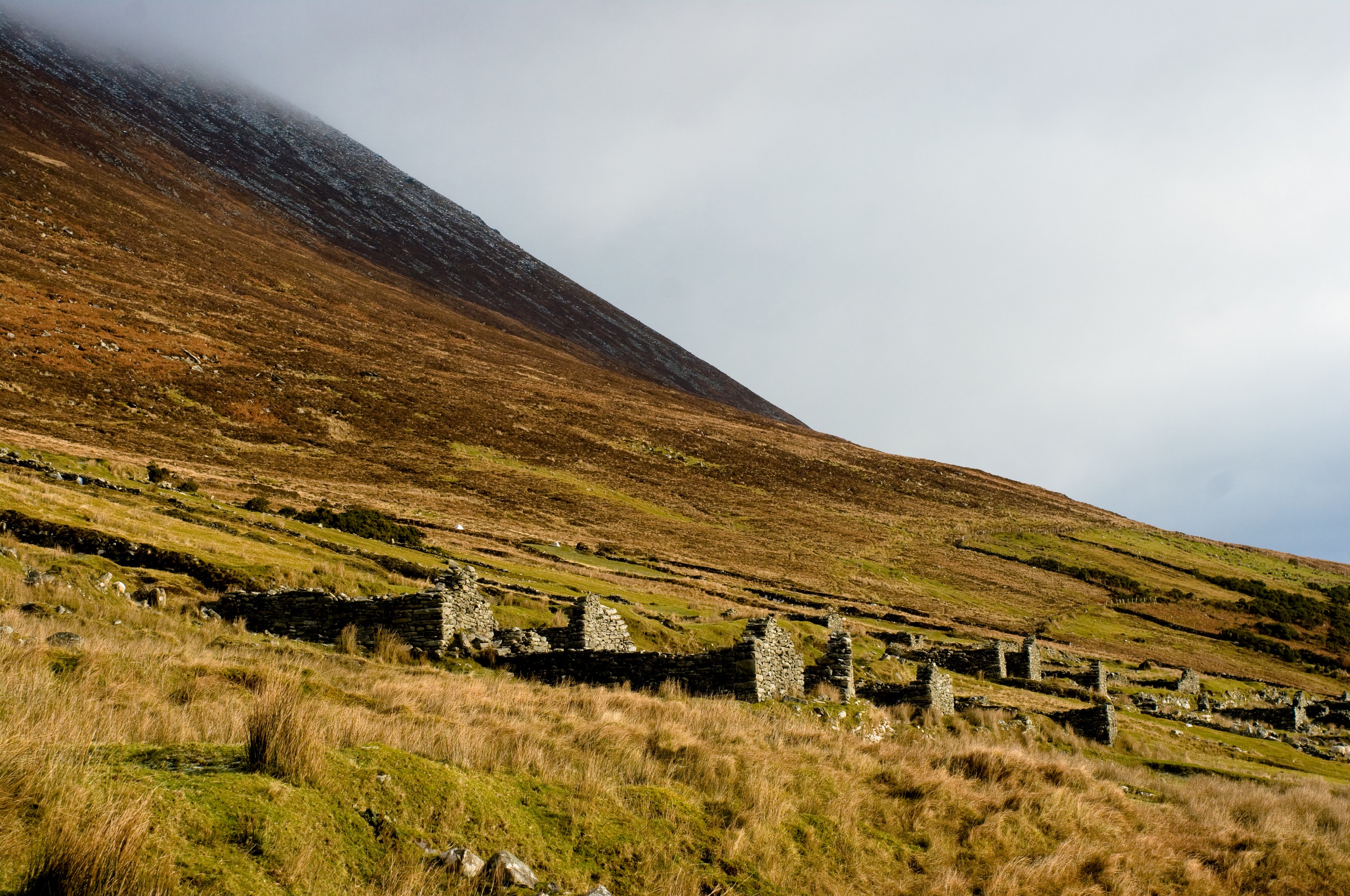 El pueblo de Slievemore - Guanatos Gwyn - cc