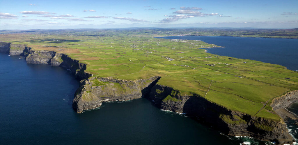 Los acantilados de Moher - © Chris Hill Photographic 2007 +44(0) 2890 245038