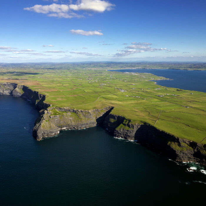 Los acantilados de Moher - © Chris Hill Photographic 2007 +44(0) 2890 245038