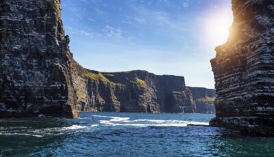 Los acantilados de Moher desde el mar - ESchweitzer