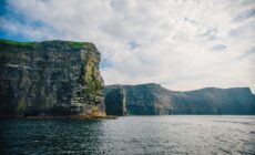 Los acantilados de Moher desde abajo - Simon Crowe