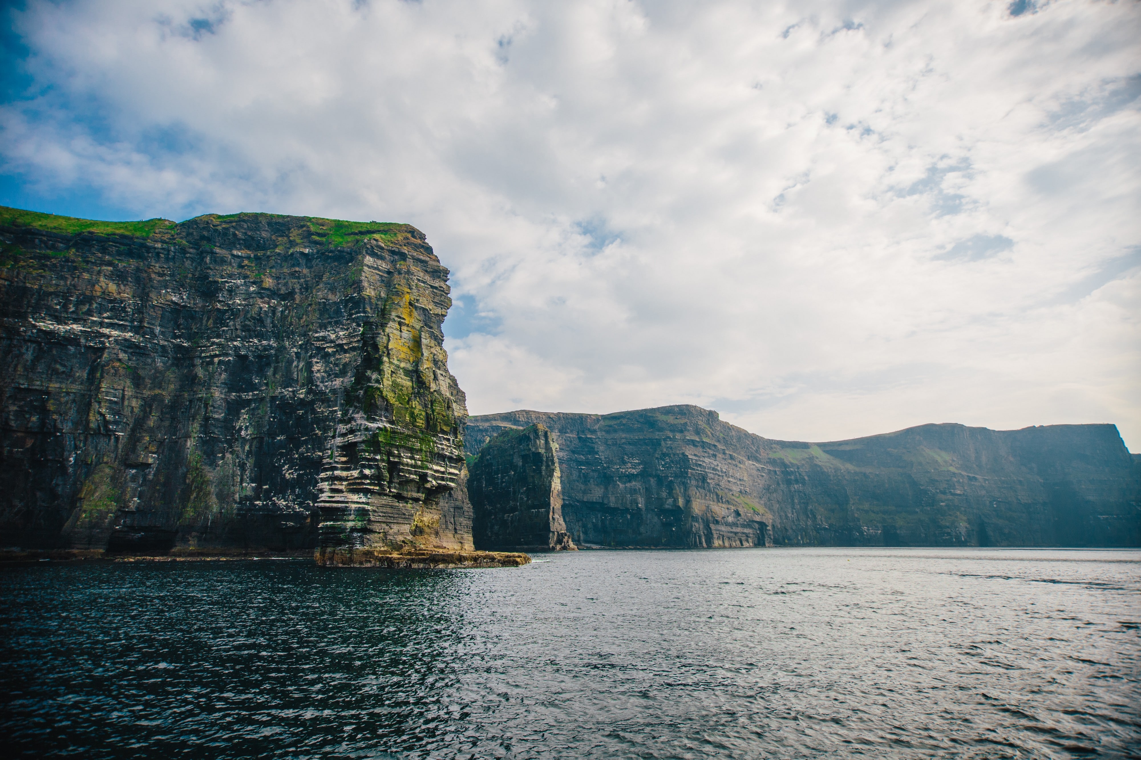 Los acantilados de Moher desde abajo - Simon Crowe