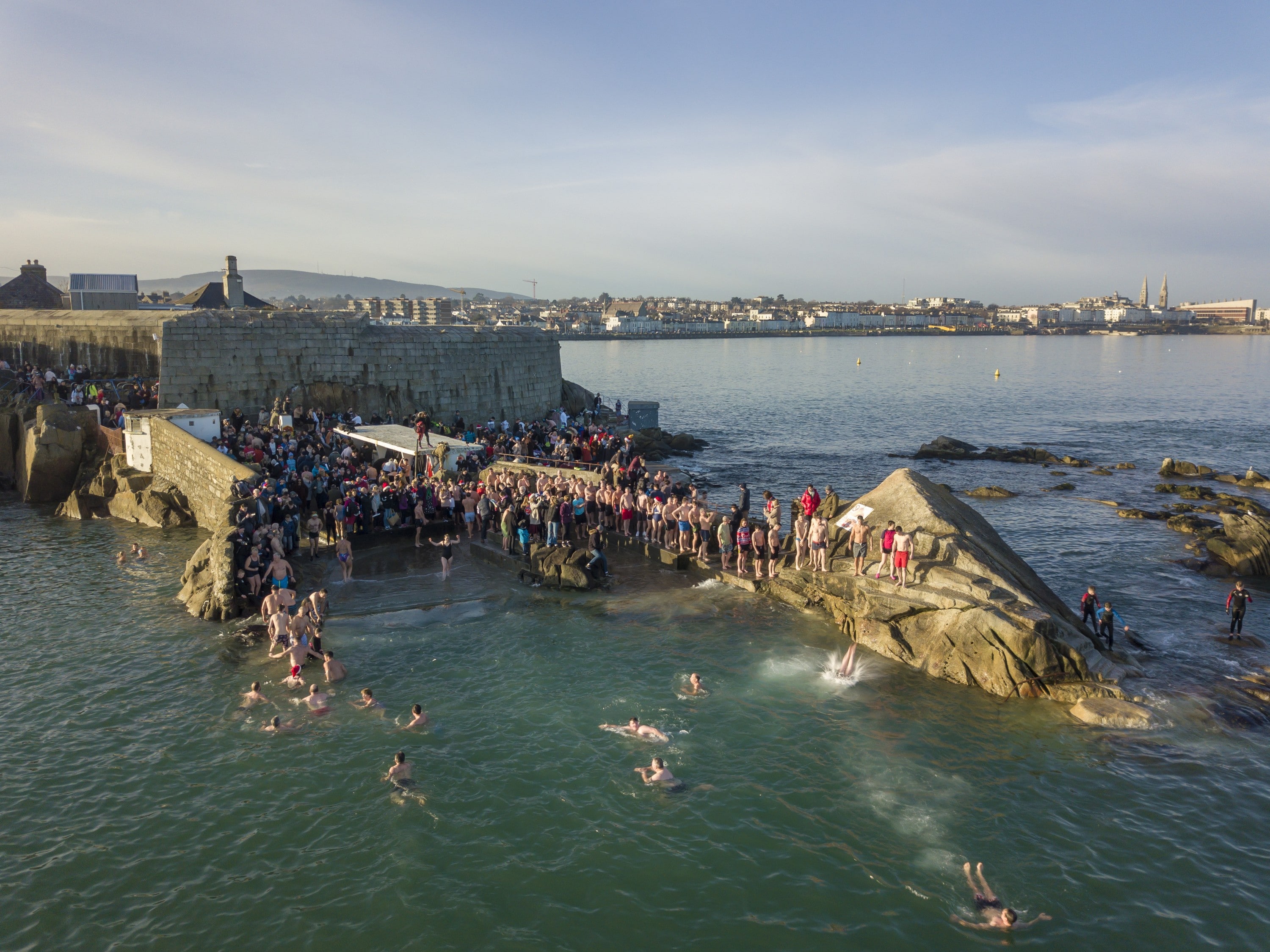Forty Foot, lors de la baignade glacée de Noël - © Eugene Remizov