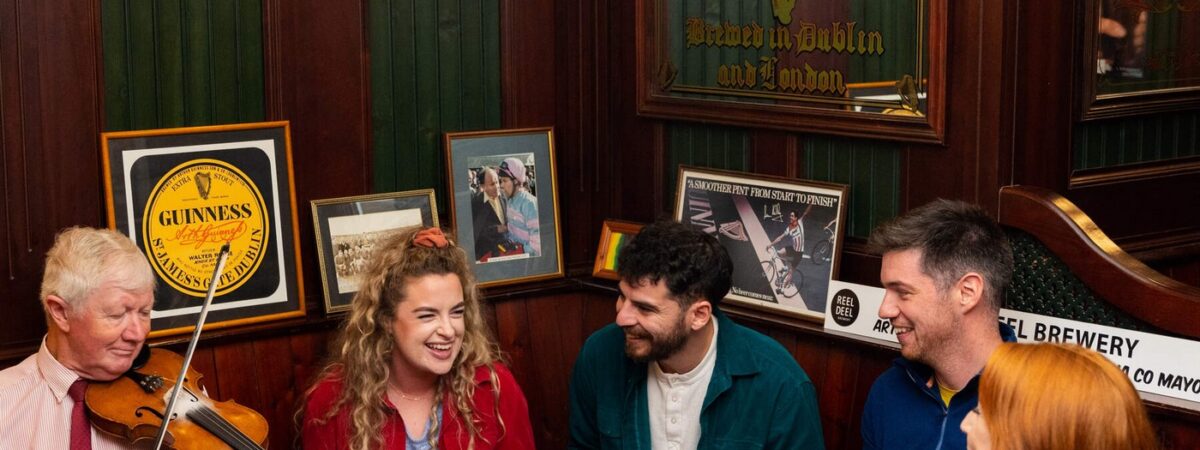 Un pub irlandés - © Failte Ireland