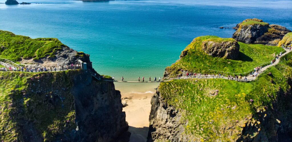 Carrick-a-rede birdge - © MNstudio