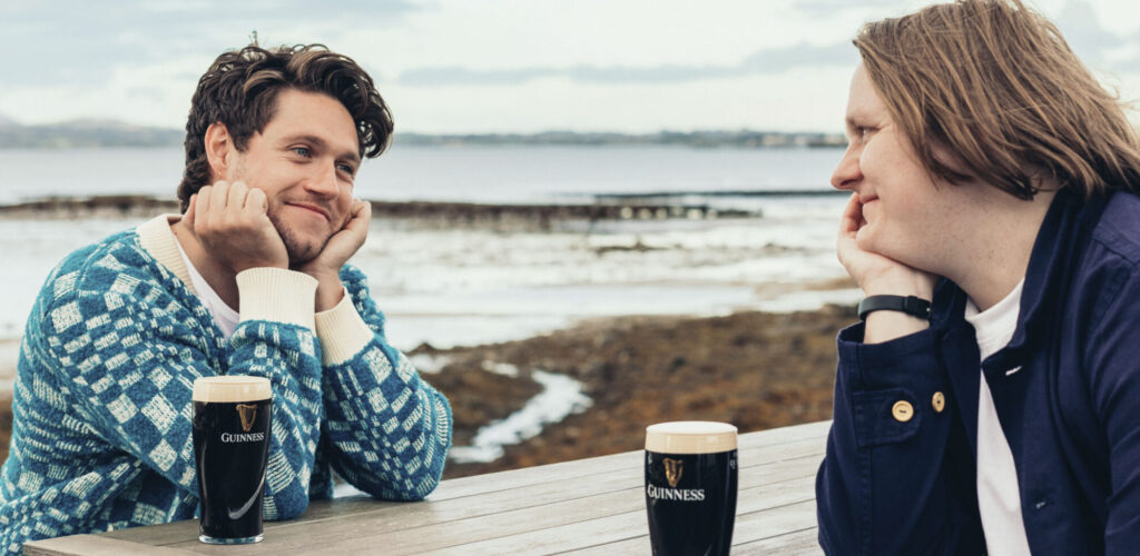 Dublín – Niall Horan lleva a su amigo Lewis Capaldi a su pub irlandés favorito