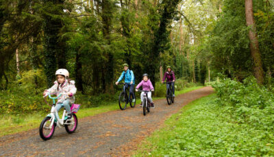 El embalse de Poulaphouca se puede explorar en bicicleta - © Sonder Visual - Fáilte Ireland