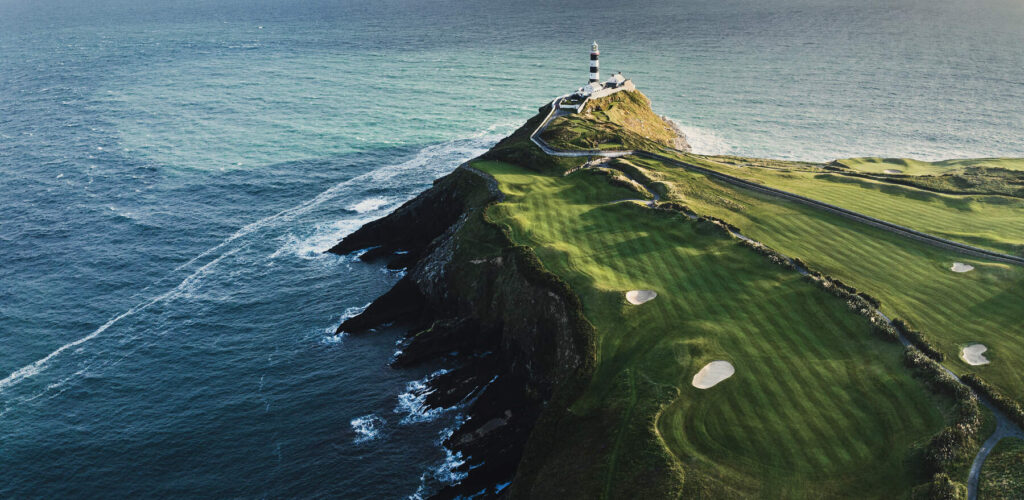El faro de Old Head en Kinsale y su campo de golf - ©Old Head Golf Links