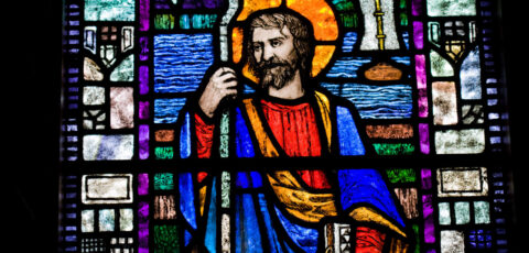 Una vidriera que representa a San Patricio en la iglesia de Saul - Brian Morrison - Turismo Irlanda