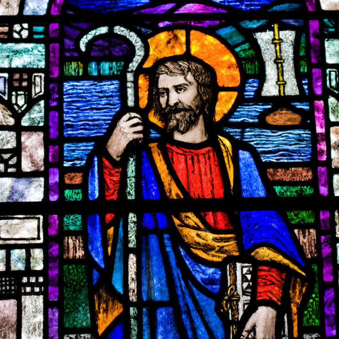 Una vidriera que representa a San Patricio en la iglesia de Saul - Brian Morrison - Turismo Irlanda