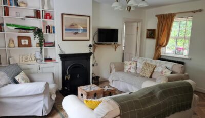 Kiltoy Cottage, Cosy 2 bedroomed Gate Lodge Cottage