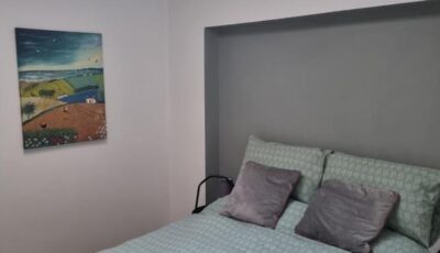 Spacious Curragh 2-bed apartment with own entrance
