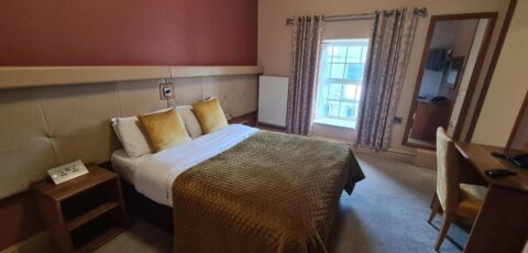 The Farnham Arms Hotel