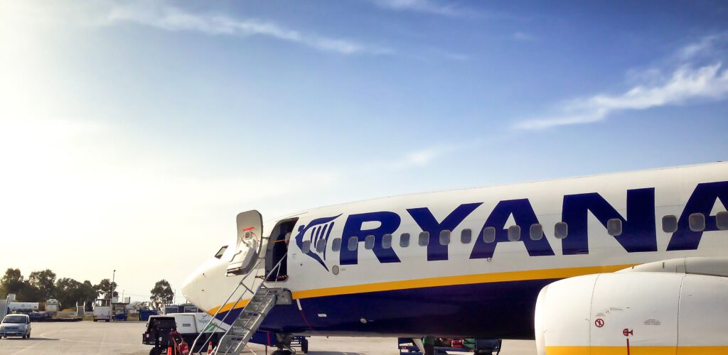 Ryanair: se acabaron las tarjetas de embarque de papel, ¡la aerolínea de bajo coste crea nuevas normas!