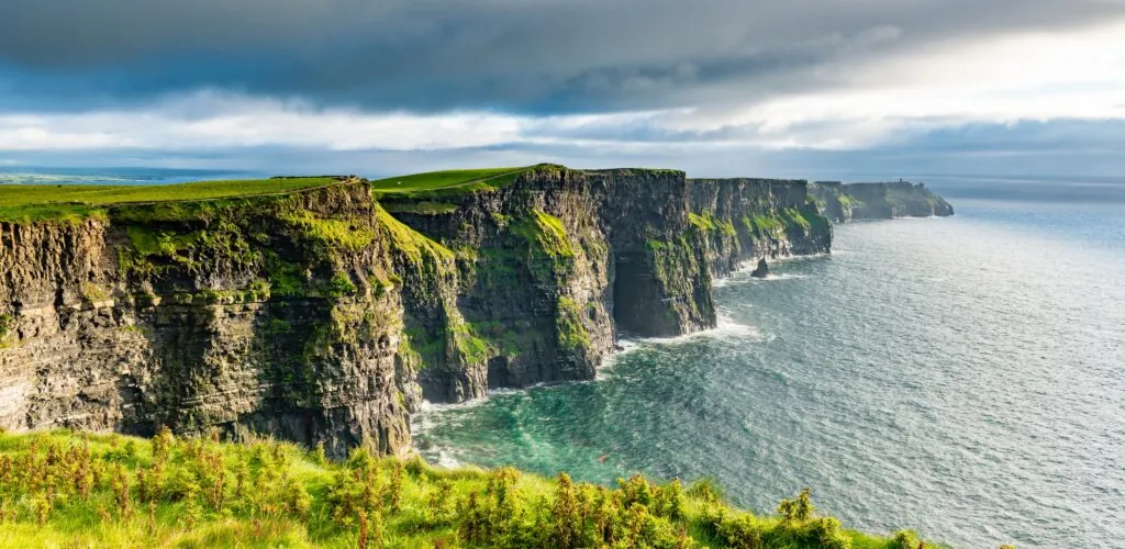 Acantilados de Moher en 2025: cierres parciales pero el sitio sigue accesible