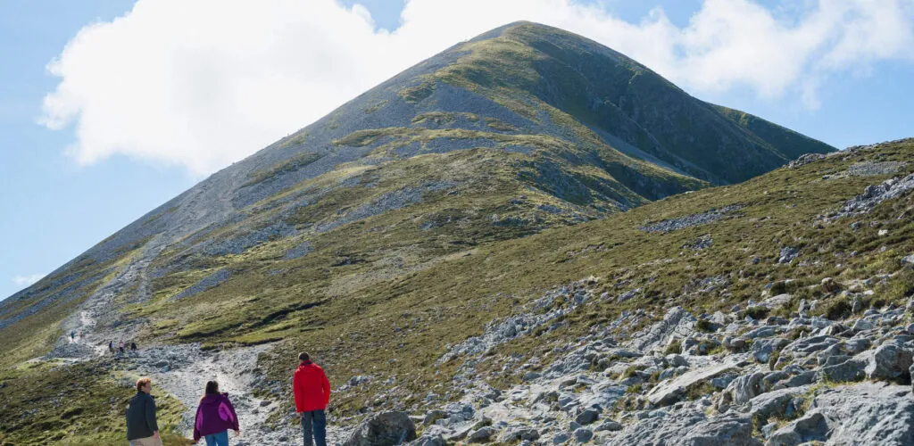 Croagh Patrick en Irlanda: una ruta más rápida pronto disponible tras 3 años de trabajo