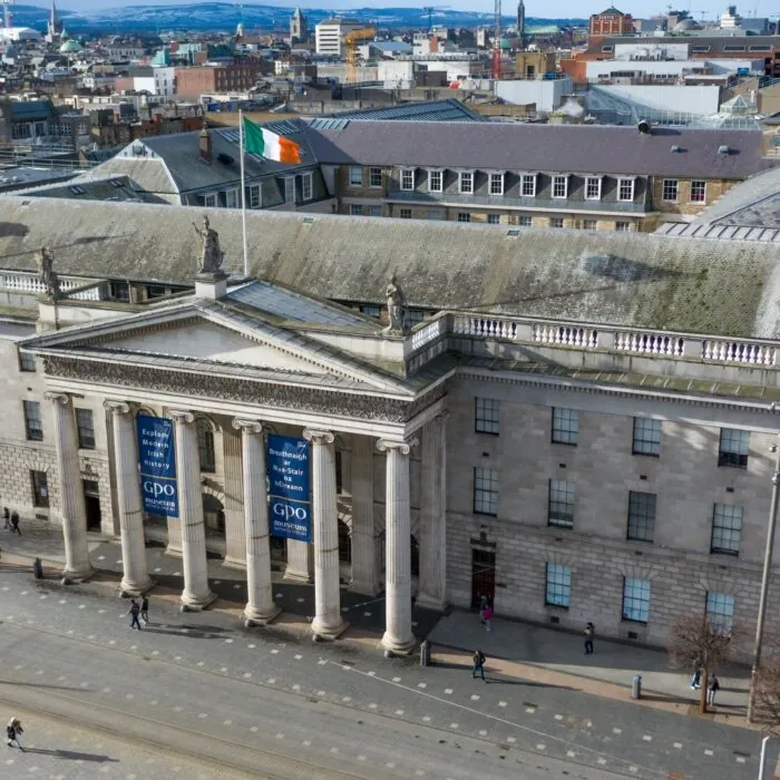 Vista aérea de la Oficina General de Correos (GPO) de Dublín - © Irish Drone Photography
