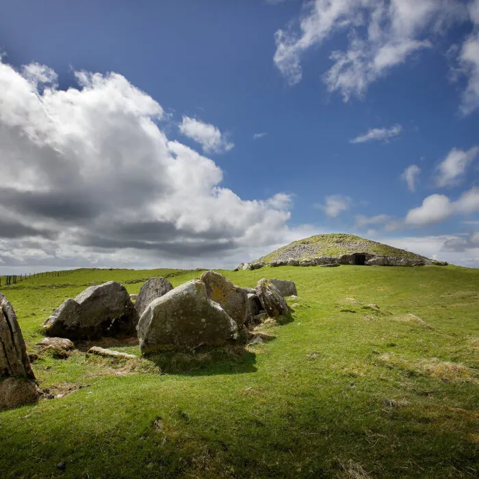 Le Loughcrew Cairns - Michael Foley - cc