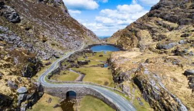 Jaunting car recorriendo el Gap of Dunloe, en Kerry