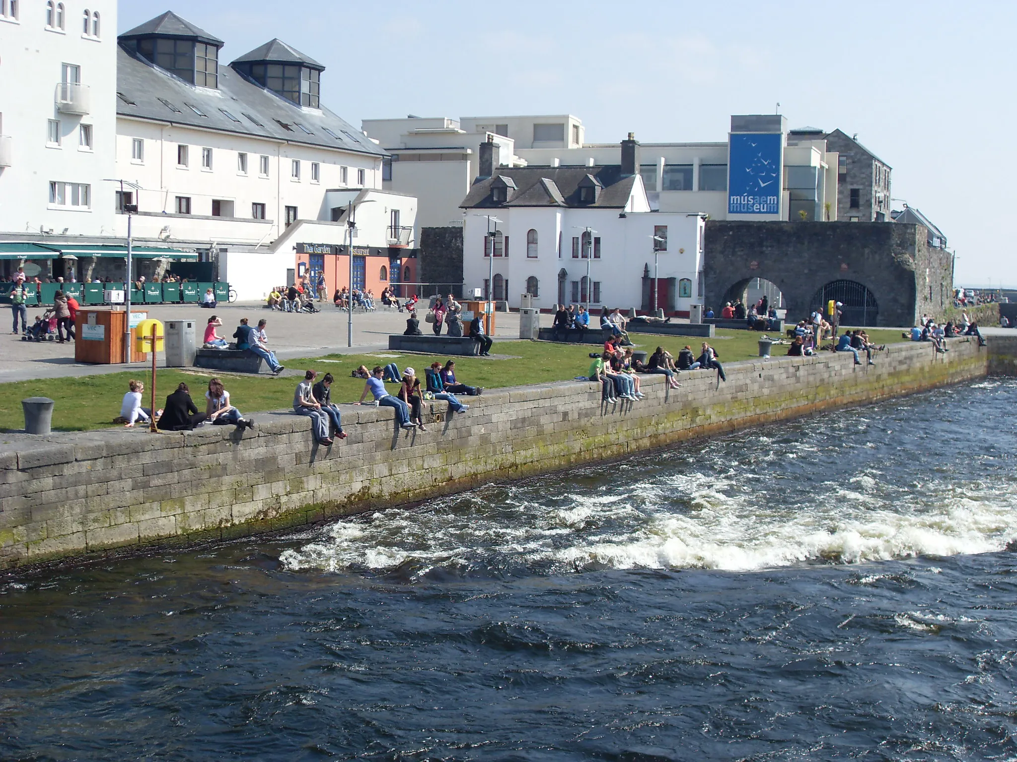 El arco español en Galway - Barnacles Budget Accommodation - cc