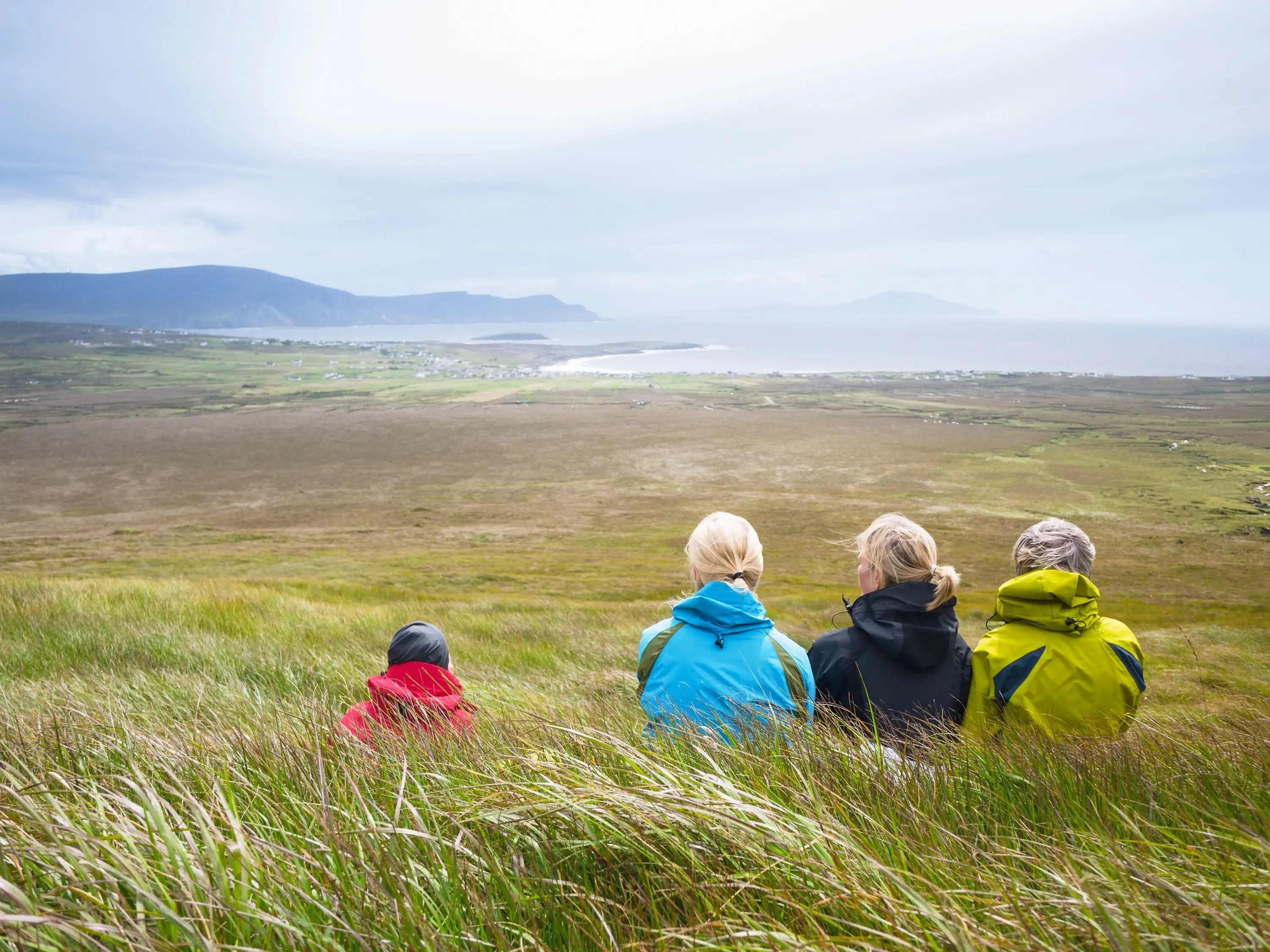 Des randonneurs en Irlande - © mkallstrom