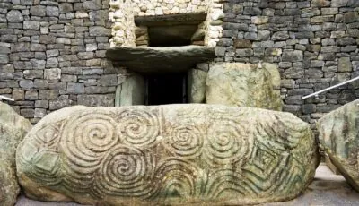 Entrada a Newgrange - © UnaPhoto