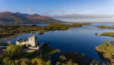 El castillo de Ross 1 Ross Castle a orillas del Lough Leane, en el parque nacional de Killarney