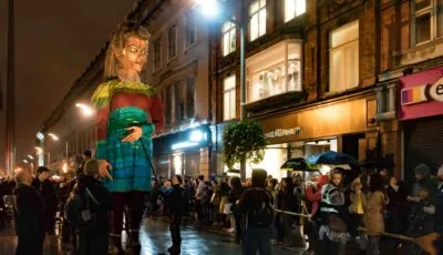 Espectáculo del Bram Stoker Festival en las calles de Dublín - © William Murphy