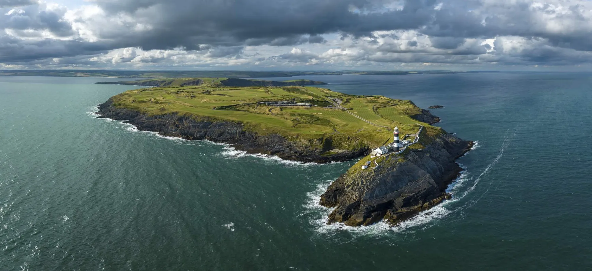 Le phare de Old Head - ©Tourism Ireland photgraphed by John Miskelly