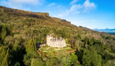 Belfast Castle en las laderas de Cave Hill, en Irlanda del Norte