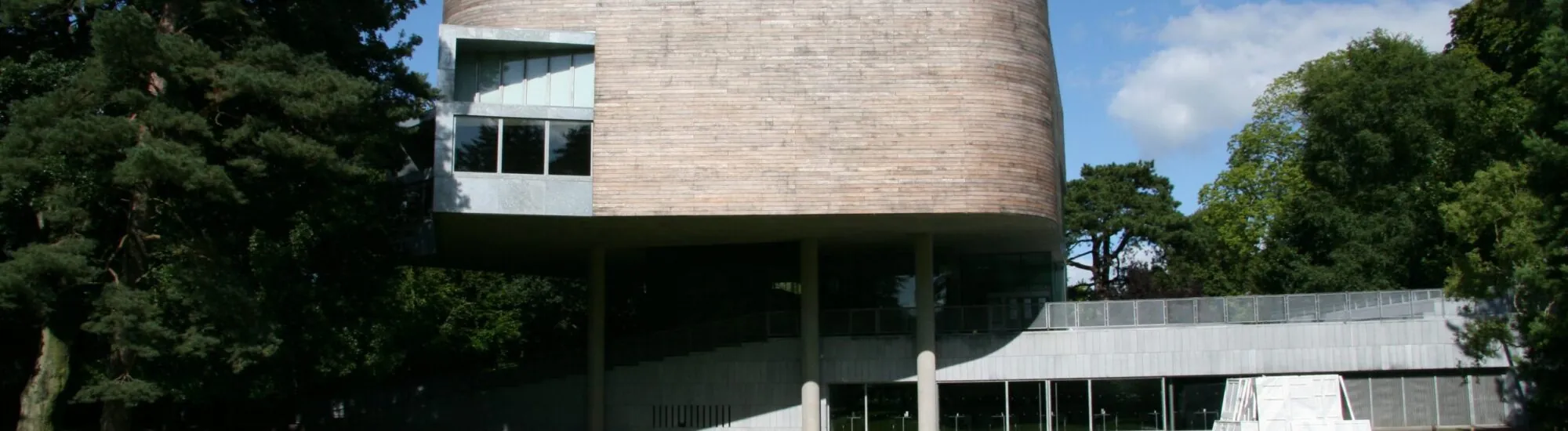 La Lewis Glucksman Gallery