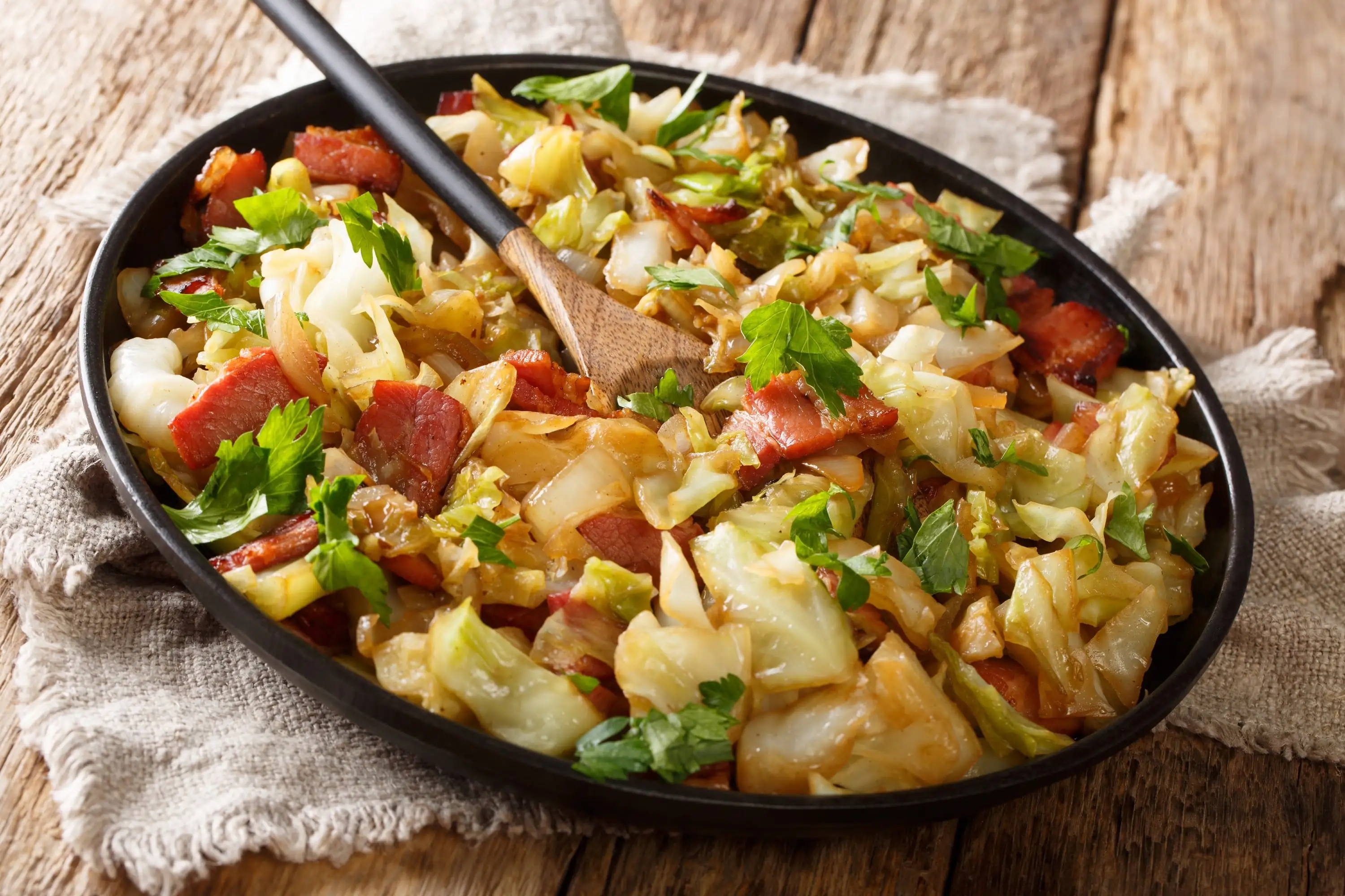 Col frita con bacon