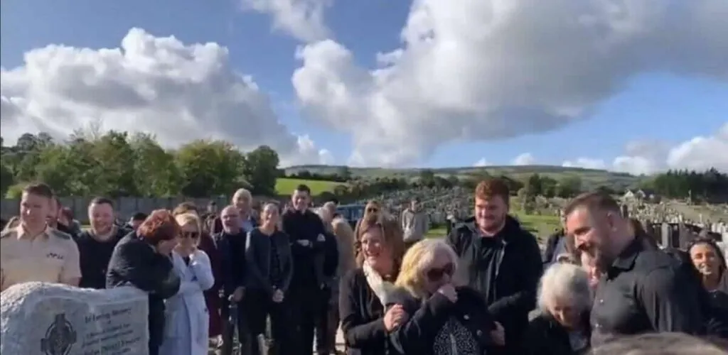 Un irlandés gasta una broma a sus seres queridos en su propio funeral
